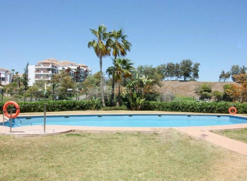 Foto f6f03247-da4e-43f4-887f-021f2762c648. Planta baja espacioso apartamento de 3 dormitorios con terrazas expansivas y alrededores tropicales miraflores en Mijas