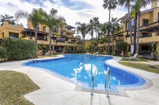 Lloguer Planta baixa a Puerto Banús. Apartamento de lujo de 3 dormitorios para alquiler a largo plazo