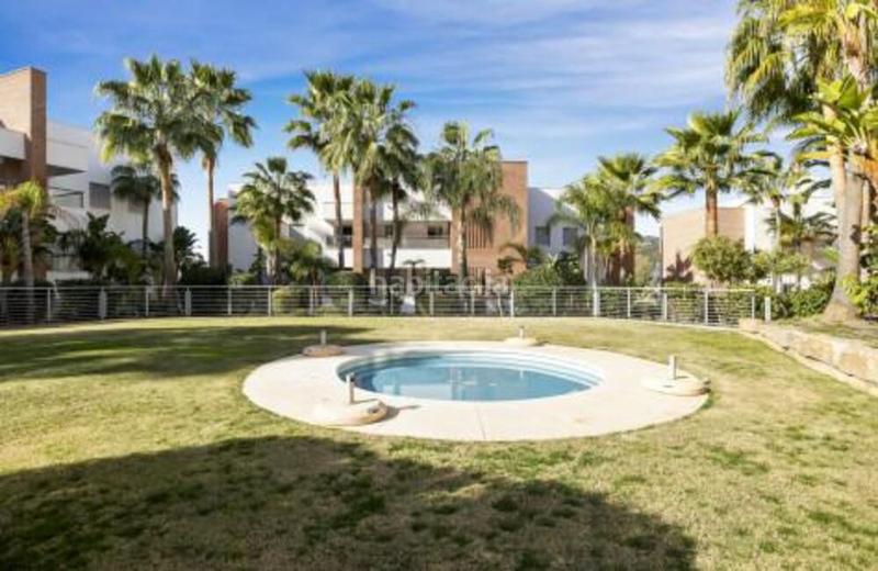 Foto ae6b0a12-5493-45b3-a662-60770725893e. Miete appartement mit parking pool in los arqueros - puerto del almendro Benahavís