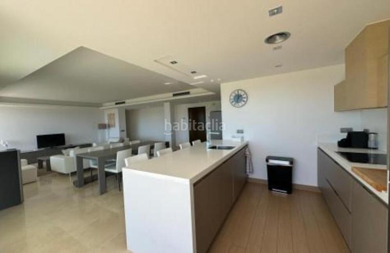 Foto fddd6fc8-ddd0-4773-8a07-7c6f60e6bb16. Rent apartment with parking pool in los arqueros - puerto del almendro Benahavís