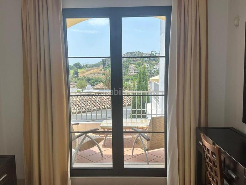 Foto c0ffeac6-19b0-4ff4-9d19-99f1d9e1bfc4. Alquiler apartamento amplio apartamento de 3 dormitorios para alquiler a largo plazo en los arqueros, en Benahavís