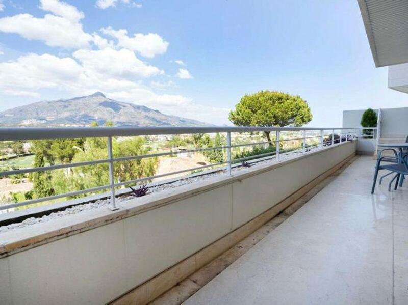 Foto e40ea7cd-a7fb-4eb2-b62d-12d800ac369d. Alquiler planta baja lujo en Las Brisas Marbella