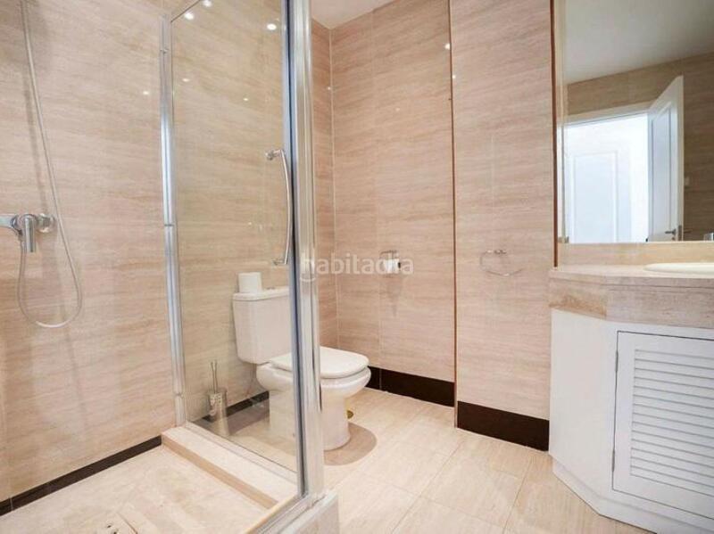 Foto 3232867f-9c7d-4341-b274-073e7e95adcd. Rent ground floor with heating parking pool in Las Brisas Marbella