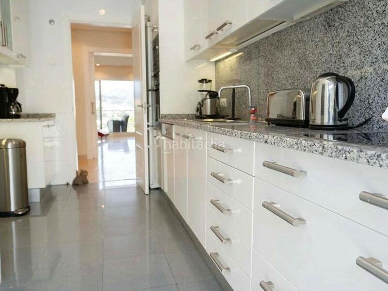 Foto 59e58d8a-30d3-4b3e-81f9-e11a906d6e99. Rent ground floor with heating parking pool in Las Brisas Marbella