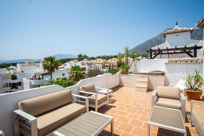 Foto 7f3862d3-6266-4880-b035-d6171933fafd. Alquiler ático  para alquiler a largo plazo jardines de sierra blanca en Marbella