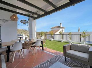 Rez-de-chaussée à Paraiso - Barronal. Propiedad moderna con vistas al jardín privado y al mar en paraí