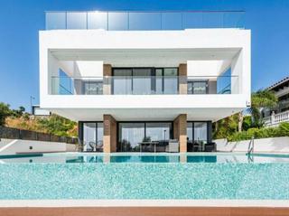 Maison à Valle Romano Golf. Villa de lujo contemporánea con vistas panorámicas al golf y al
