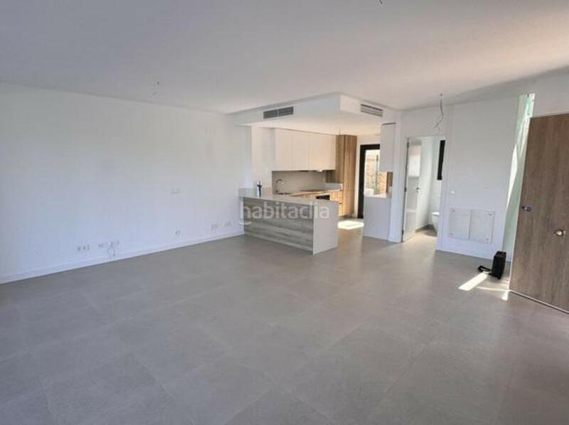 Foto 316bf93f-3e04-4662-87a7-9e233fe666fc. Rent towny house with parking pool in Benatalaya Estepona