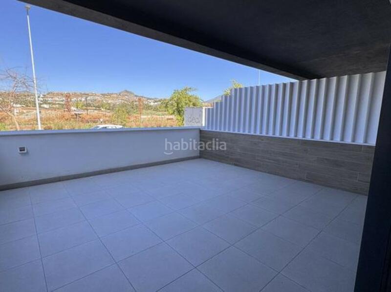 Foto 3a17aa83-ae8c-4c6d-b9eb-7a655fc04207. Rent towny house with parking pool in Benatalaya Estepona