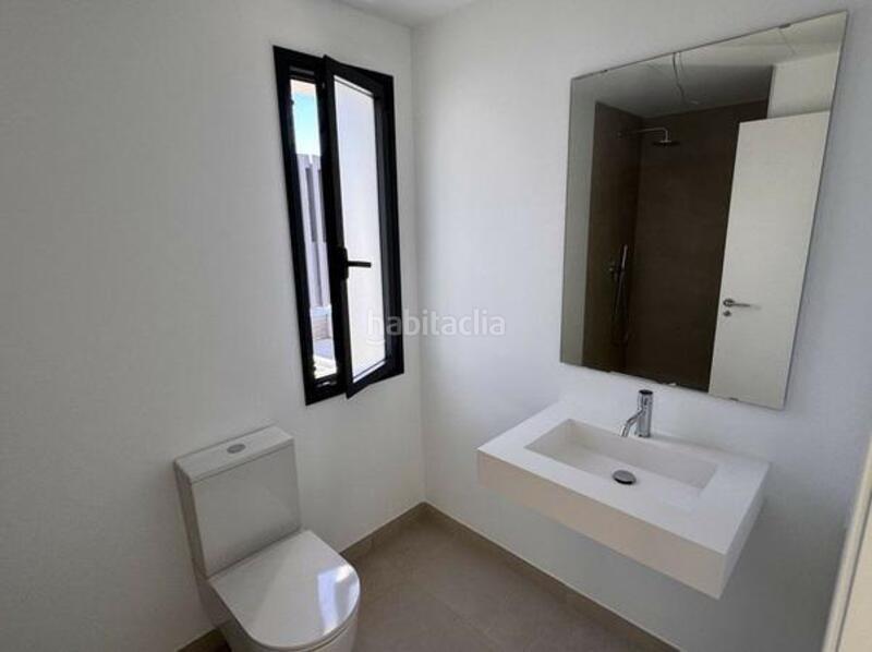 Foto 7db62eb1-9879-4f75-b8d6-368ab7ef5a43. Rent towny house with parking pool in Benatalaya Estepona