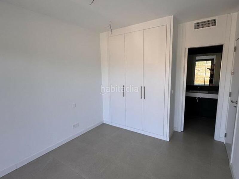 Foto 80132fbe-98ab-48d5-8762-ef4df59a83a5. Rent towny house with parking pool in Benatalaya Estepona