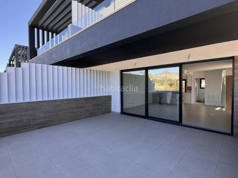Foto a3ac3b73-9af7-4d32-9279-93eadf4fcde8. Rent towny house with parking pool in Benatalaya Estepona