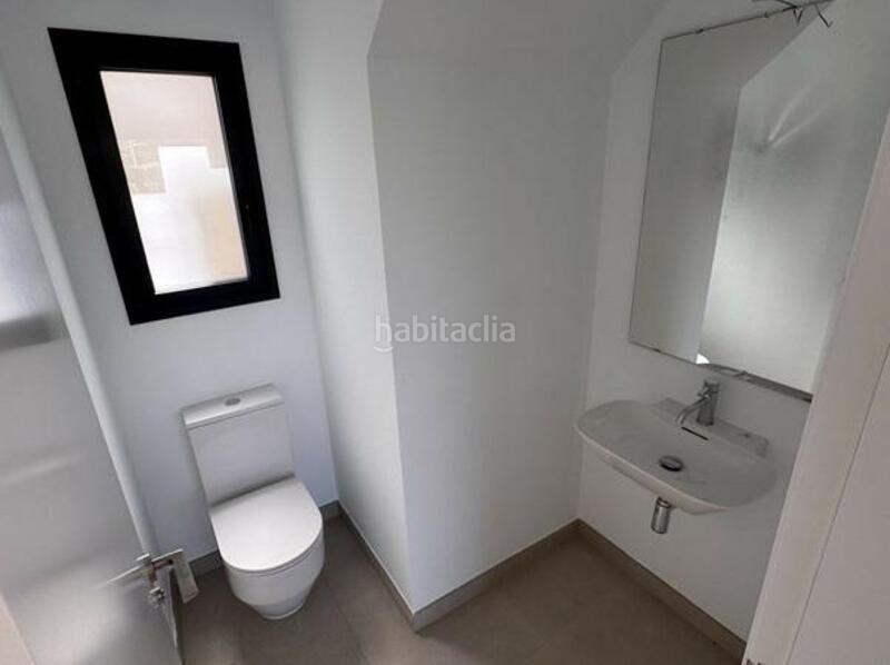 Foto b7d27ff0-8df6-4917-8b3d-9ca992d4bba1. Rent towny house with parking pool in Benatalaya Estepona