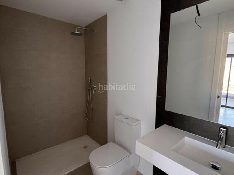 Foto f6172c16-0891-4a47-acf1-b487bedc5086. Rent towny house with parking pool in Benatalaya Estepona