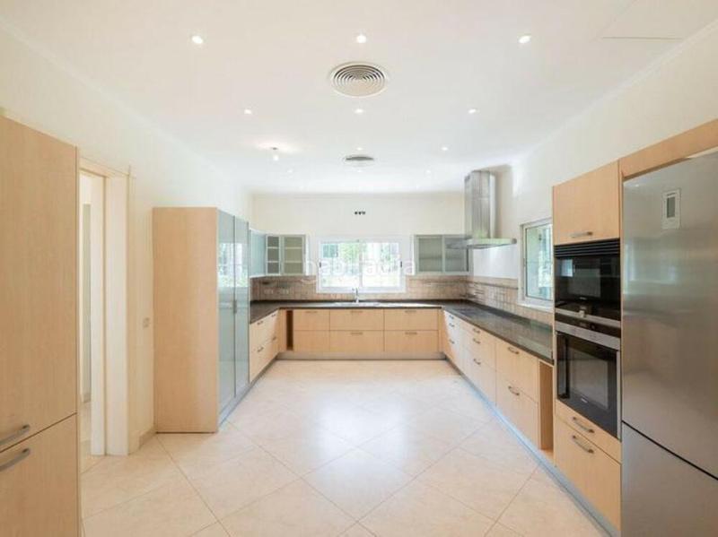 Foto 119a3a39-e618-428a-bd0c-22139fc23013. Affitto casa con parcheggio piscina in los arqueros - puerto del almendro Benahavís