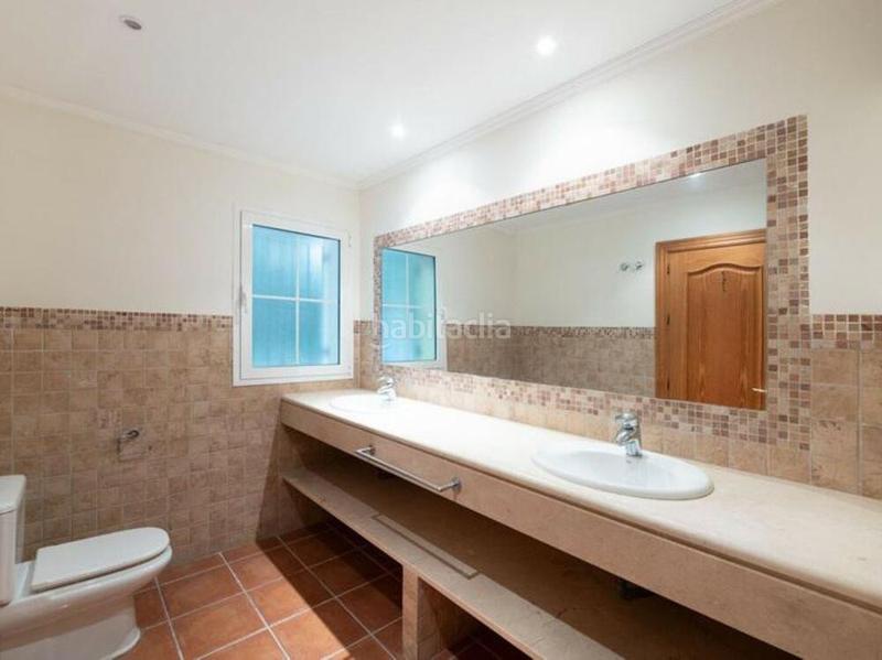 Foto a8e2fffe-351c-4ee9-adf7-3b24b56b7a30. Affitto casa con parcheggio piscina in los arqueros - puerto del almendro Benahavís