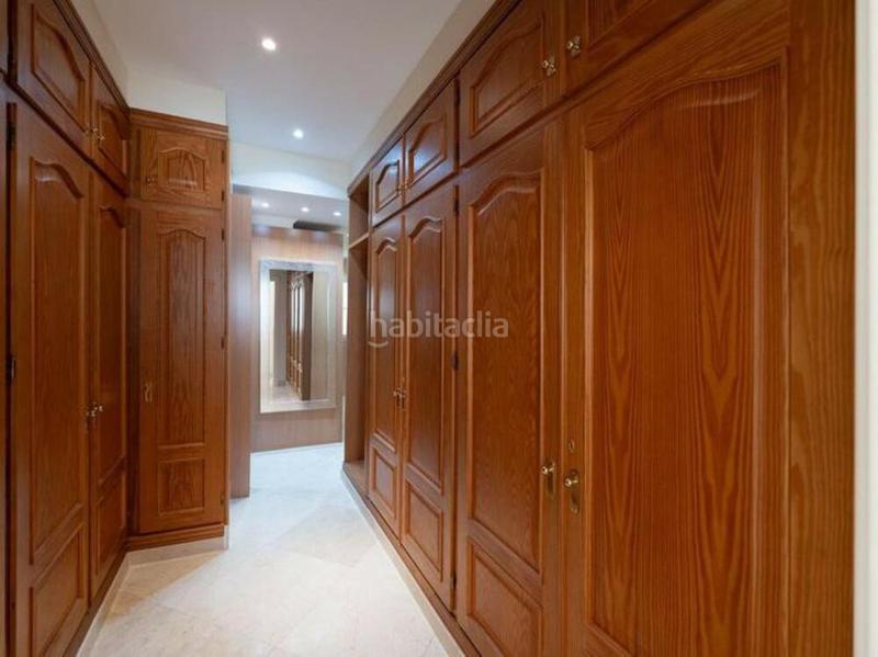 Foto 503c46ef-6c99-450d-9a8f-5425eea496c6. Location maison avec parking piscine dans los arqueros - puerto del almendro Benahavís