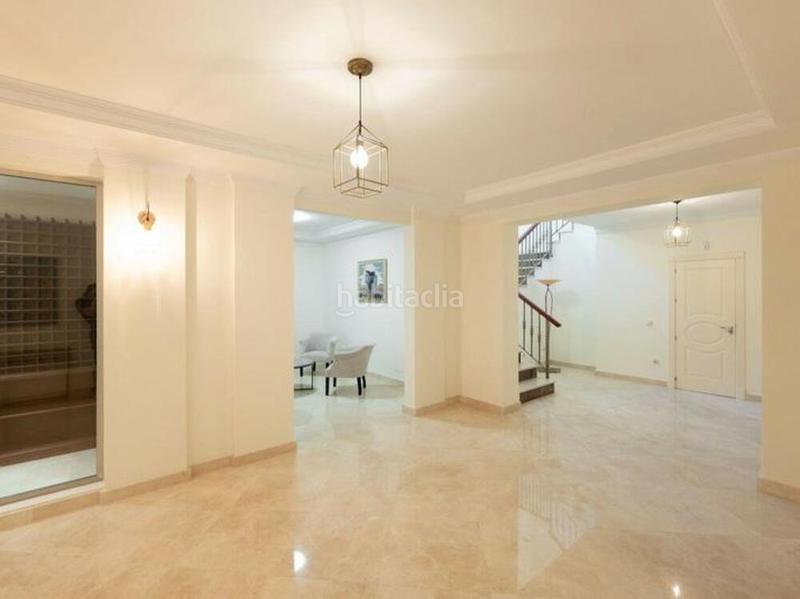 Foto 69f92ec9-8475-4d00-99e0-6bdea6072652. Location maison avec parking piscine dans los arqueros - puerto del almendro Benahavís