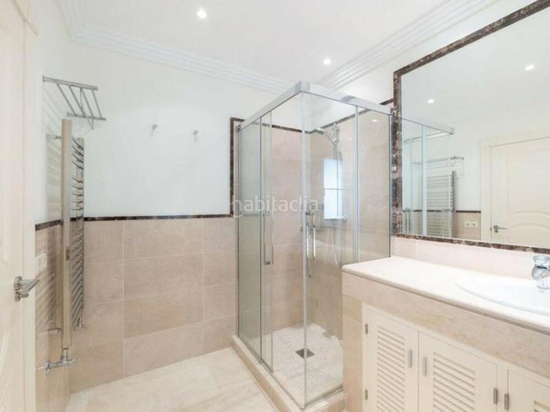 Foto f3fc9223-c459-4d3c-91f9-bcdbf2e6fc1b. Location maison avec parking piscine dans los arqueros - puerto del almendro Benahavís