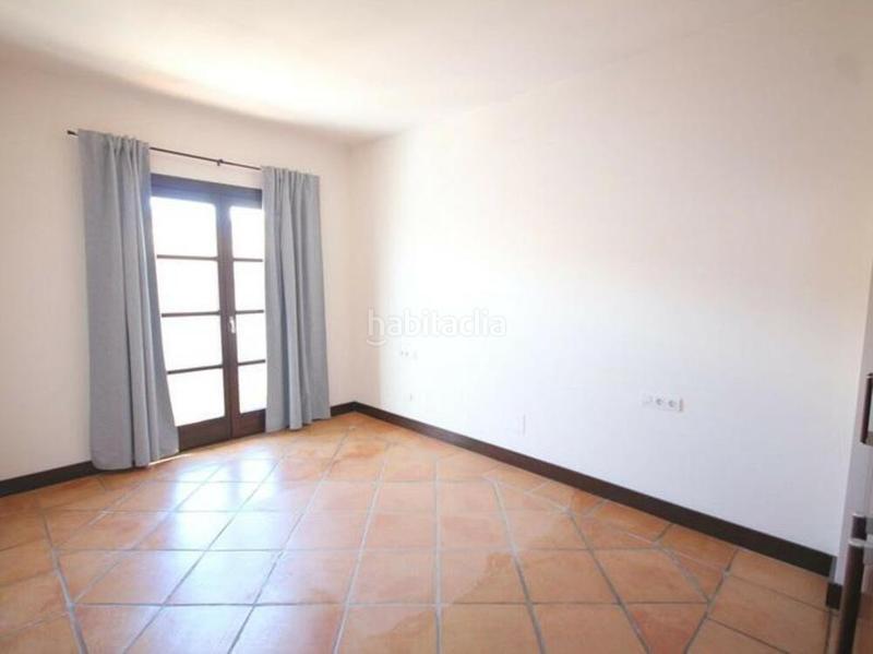 Foto 24038c0d-1377-4c06-b941-c79a6d896132. Lloguer casa aparellada amb aparcament piscina a Benahavís