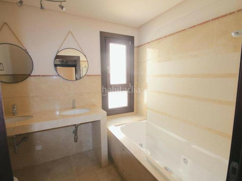 Foto 506a3e59-60cb-4a7b-bf5b-26bfea7c4af8. Lloguer casa aparellada amb aparcament piscina a Benahavís