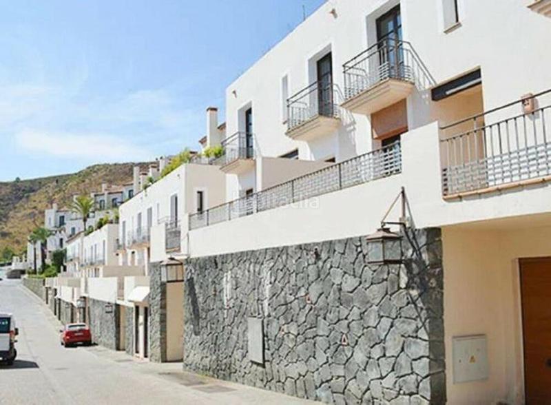 Foto 91d69297-04d2-45df-aaa0-520d8b1c1108. Lloguer casa aparellada amb aparcament piscina a Benahavís