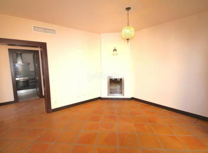 Foto 8624d089-ab13-4dec-8b00-6405d941bc00. Rent towny house with parking pool in Benahavís pueblo Benahavís