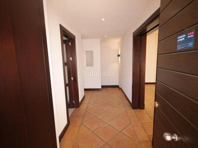 Foto 9bf445a8-18eb-42c1-ac4d-315d578d5798. Rent towny house with parking pool in Benahavís pueblo Benahavís