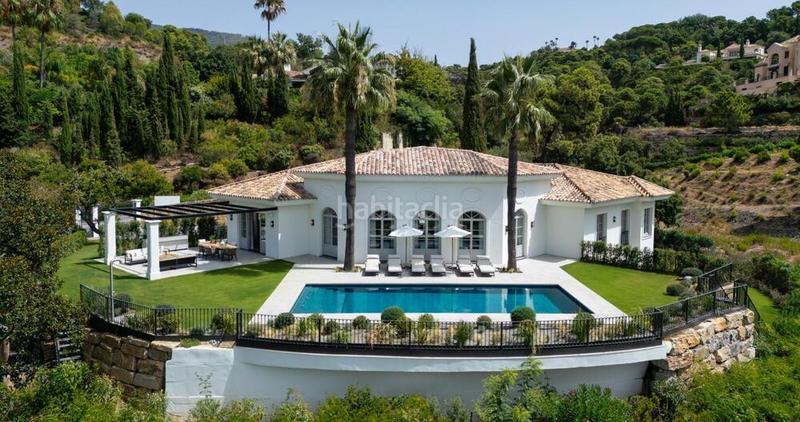 Foto 0232cd17-9e3e-44d7-8081-4b4b97d811cd. Casa amb aparcament piscina a La Zagaleta Benahavís