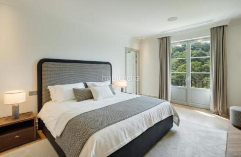 Foto 8a2539b1-4173-4ded-9fd2-0ecd55b5bc5a. Casa amb aparcament piscina a La Zagaleta Benahavís