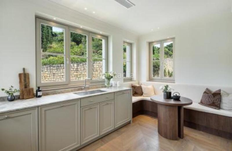 Foto 8c1a752f-6e2b-4246-9c06-5708dc0d00f9. Casa amb aparcament piscina a La Zagaleta Benahavís