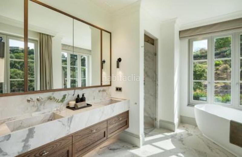 Foto 95def5f0-1ca9-43cc-a202-e15fa157afef. Casa amb aparcament piscina a La Zagaleta Benahavís