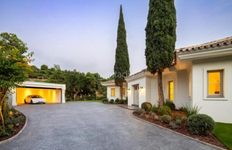 Foto d0e0a302-7faa-43f8-8954-7c746e5e4a9f. Casa amb aparcament piscina a La Zagaleta Benahavís