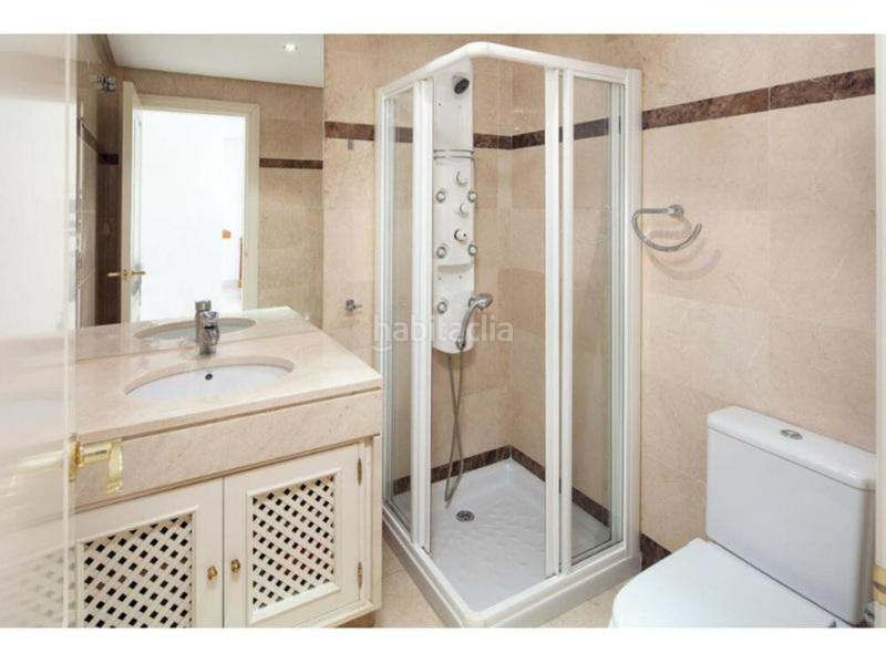 Foto 0fb97f29-2e8c-4e83-a36a-8fca70cf8c99. Miete appartement mit parking pool in Puerto Banús Marbella