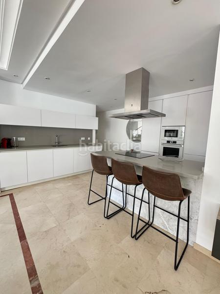 Foto 62fb2845-b4f9-4fe6-b898-cc55ac1c2df1. Miete appartement mit parking pool in Puerto Banús Marbella