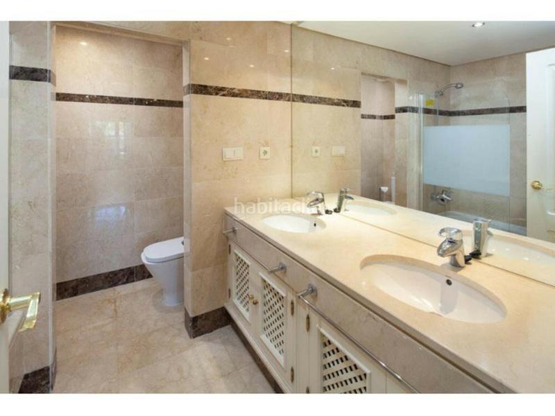 Foto 76c4ea02-2d5f-4fa7-9594-b3c93e713b7e. Miete appartement mit parking pool in Puerto Banús Marbella