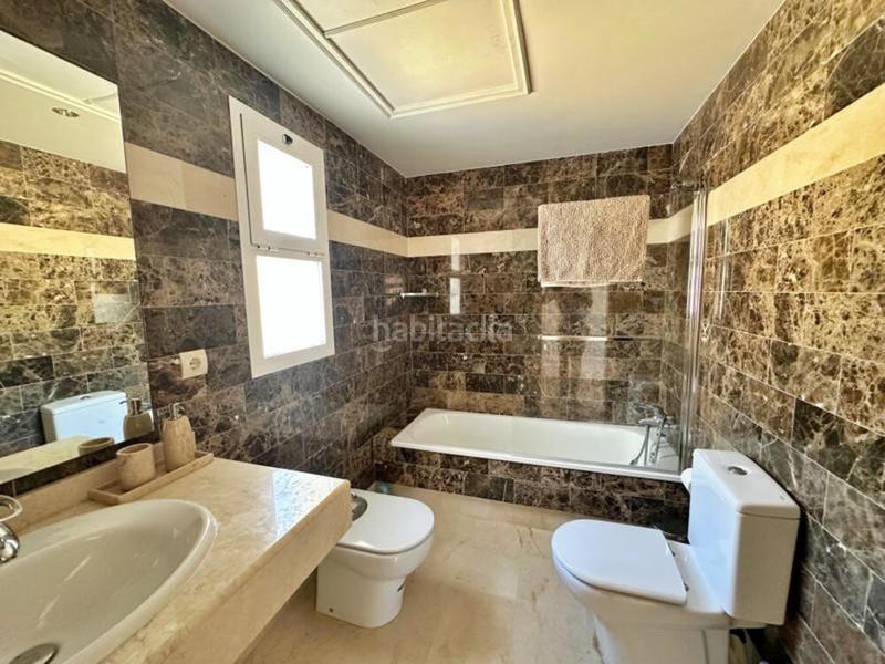 Foto 3e1f8506-350b-42db-949f-d6efb988cab4. Towny house with parking pool in los arqueros - puerto del almendro Benahavís