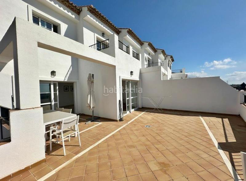 Foto 5803cbf8-5224-429a-9cdb-9c24dc29960a. Towny house with parking pool in los arqueros - puerto del almendro Benahavís