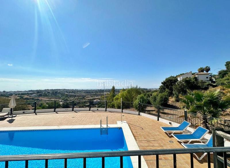 Foto 76752a26-2a57-42dd-98e6-aeab905cc252. Towny house with parking pool in los arqueros - puerto del almendro Benahavís