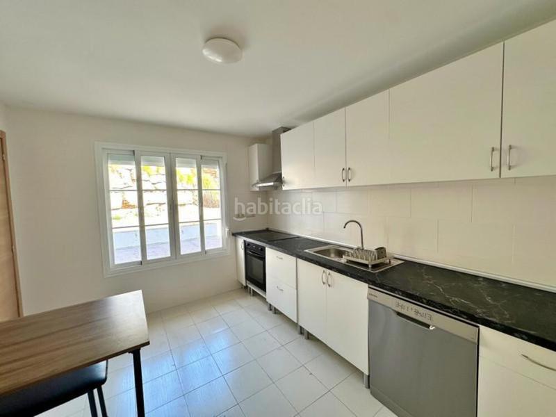 Foto b8e54967-ff87-40b5-9b5d-ef8776de7587. Towny house with parking pool in los arqueros - puerto del almendro Benahavís