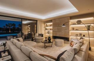 Casa in Nagüeles Alto. Villa contemporánea de 5 dormitorios con mar panorámico vistas e