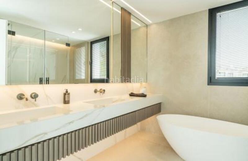 Foto 58b10bf6-1193-4435-a1bd-3c39b7c55d51. Casa con riscaldamento parcheggio piscina in Los Naranjos Marbella