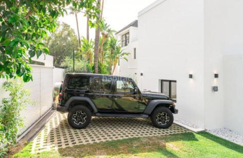 Foto cddcf3d2-3bd6-4945-af87-d5b86013a20a. Casa con riscaldamento parcheggio piscina in Los Naranjos Marbella