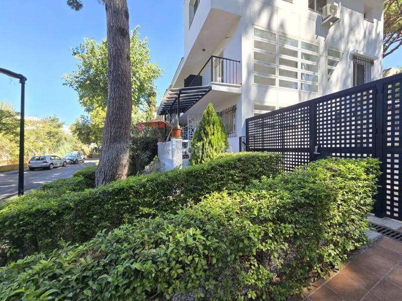 Foto bbcd2e8f-be13-4b03-a9fc-0ae510471bce. Alquiler casa pareada en Elviria Marbella