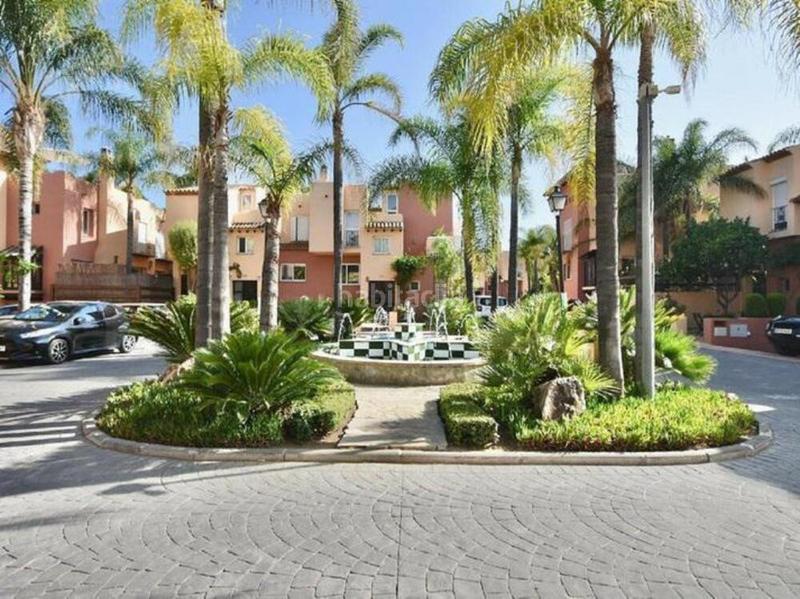 Foto bf61fe67-48a6-4b42-b517-e4a167360c64. Casa a schiera con parcheggio piscina in Rodeo Alto - Guadaiza - La Campana Marbella