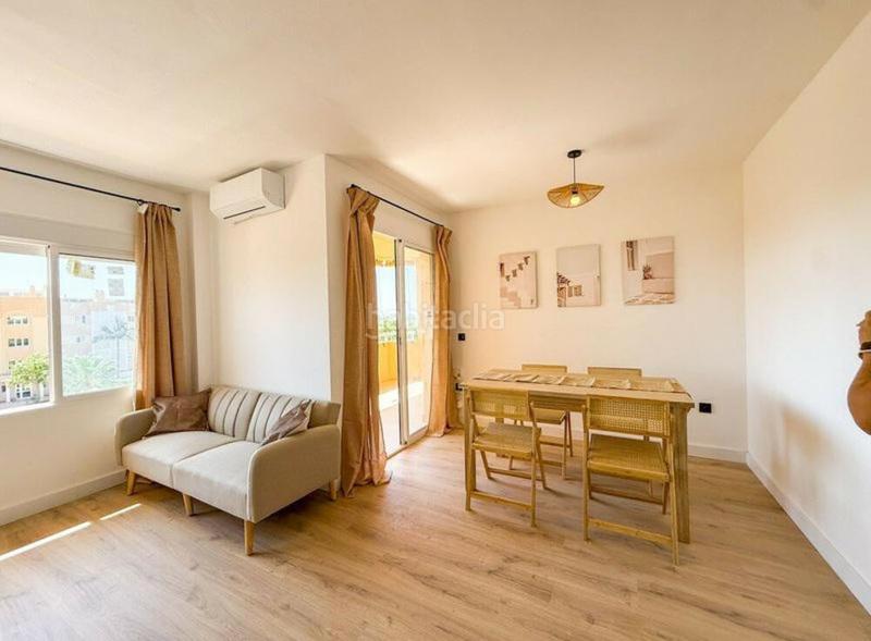Foto 0b0603a6-c8d7-4e49-9002-00a3af579af1. Alquiler apartamento elegante apartamento con vistas al mar en selwo, en Estepona