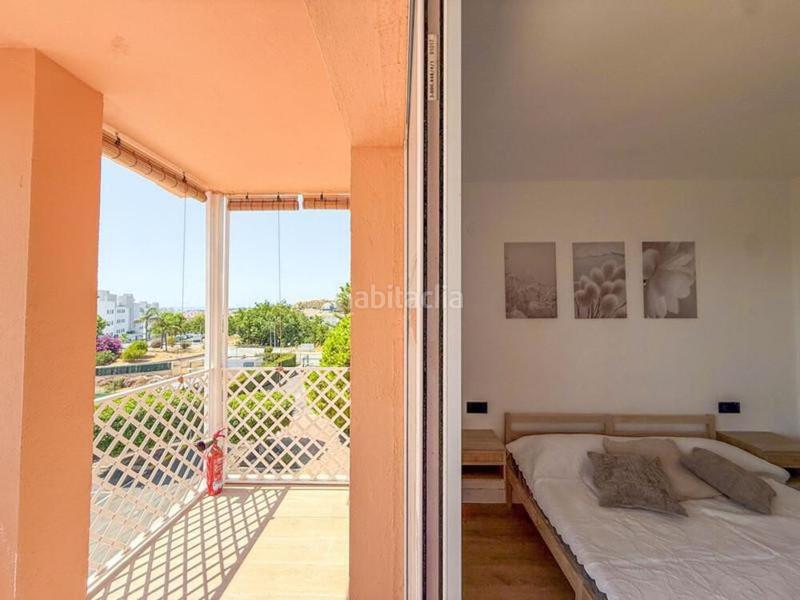 Foto 5667ce1a-58b6-48ad-891f-23e73dfe04da. Alquiler apartamento elegante apartamento con vistas al mar en selwo, en Estepona