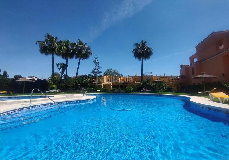 Foto 425fd32a-25ad-49bc-b89f-6206e488e016. Location maison jumelée avec parking piscine dans Guadalmina Alta Marbella