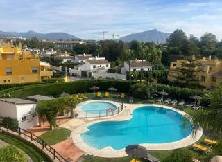 Rent Semi detached house in Guadalmina Alta. Elegante casa adosada con vistas panorámicas en los cartujanos,