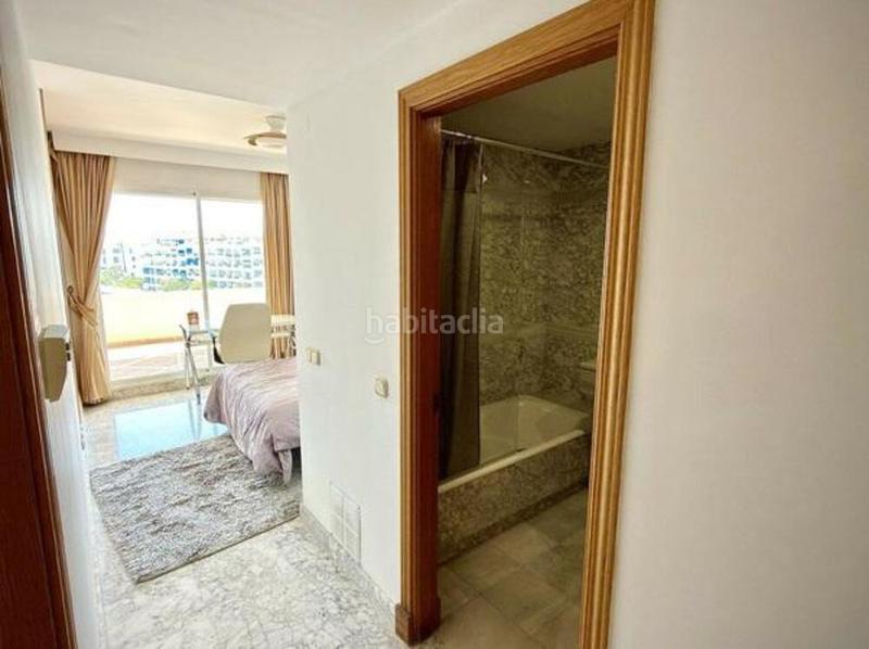 Foto 7214f833-c1b1-47f3-8df9-4f98ec96dffc. Lloguer apartament amb aparcament piscina a Puerto Banús Marbella